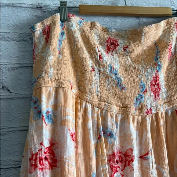 Torrid Strapless Floral Dress in Salmon - Picture 3 of 9